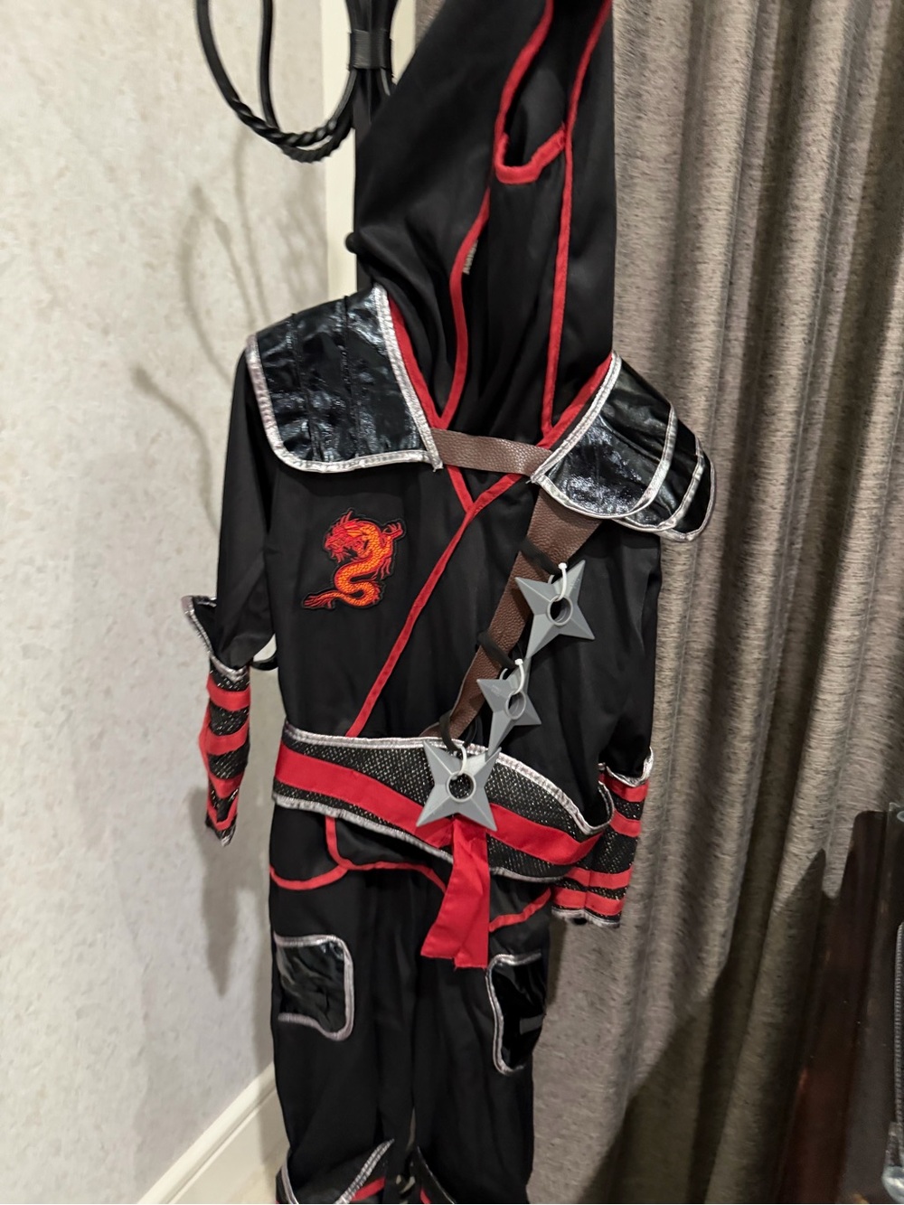 Kids Ninja Dragon Costume – Black and Red Hooded Outfit size 7/8 never worn.